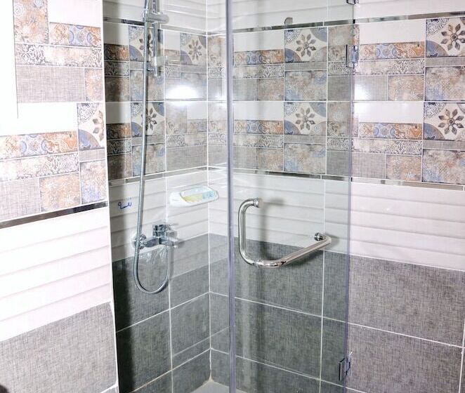 پانسیون Pyramid View Inn