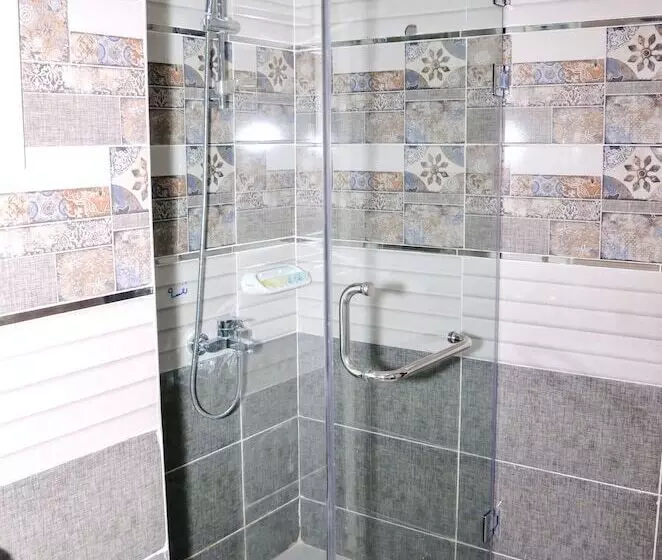 پانسیون Pyramid View Inn