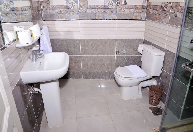 پانسیون Pyramid View Inn