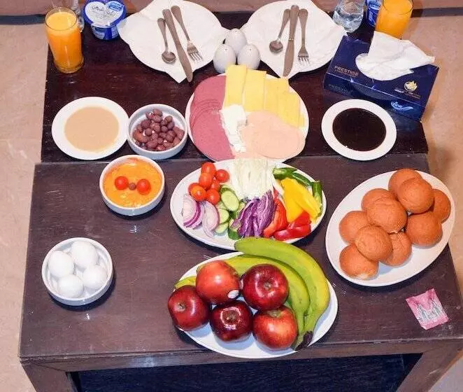 پانسیون Pyramid View Inn