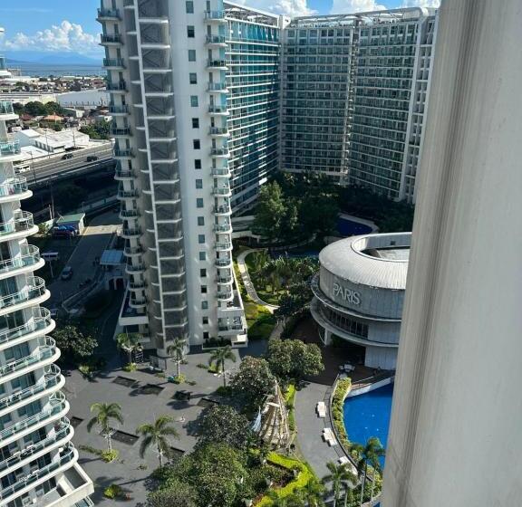 Resort Azure Staycation By M&m