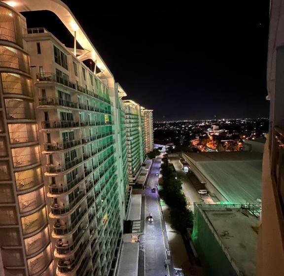 Resort Azure Staycation By M&m