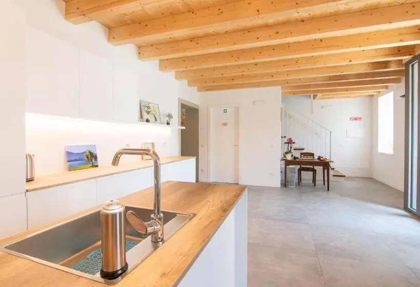 Aamiaismajoitus (B&B) R&b Al Lago