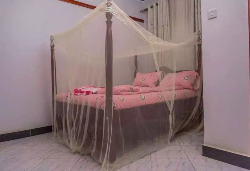تختخواب و صبحانه Yobo's Complex Guest House
