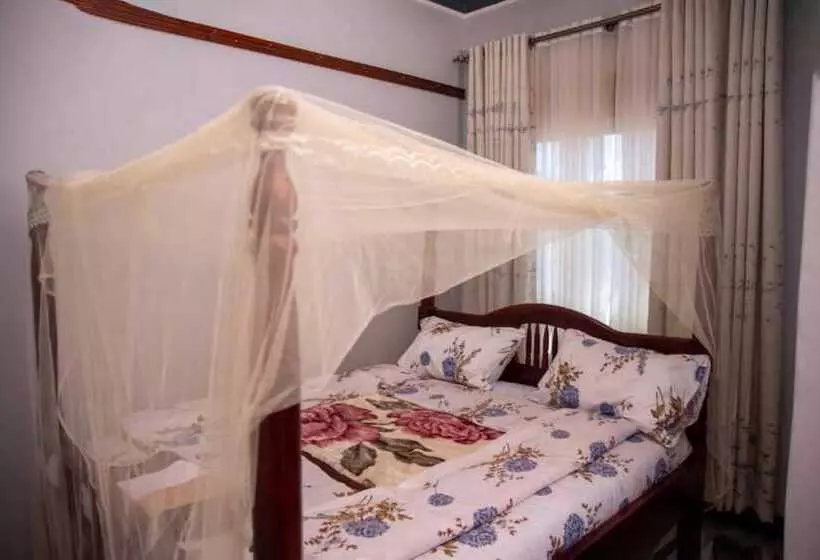 تختخواب و صبحانه Yobo's Complex Guest House