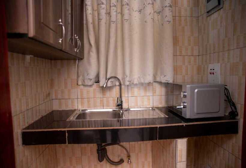 تختخواب و صبحانه Yobo's Complex Guest House