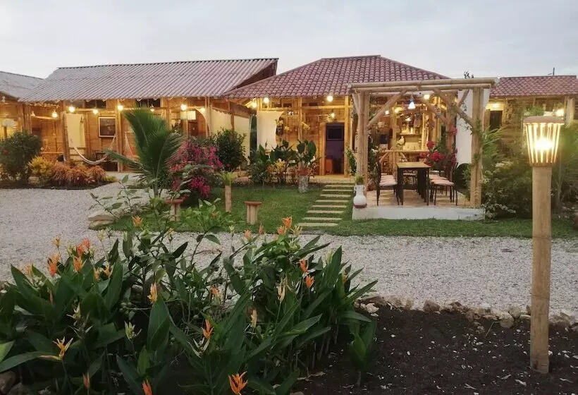 ホテル Estancia Jardín Cabañas