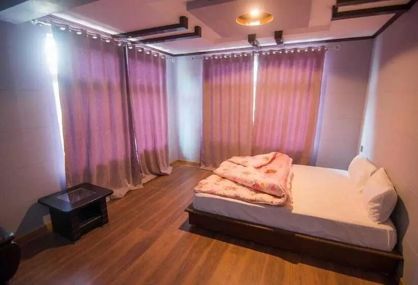 هتل Royal Resort Skardu