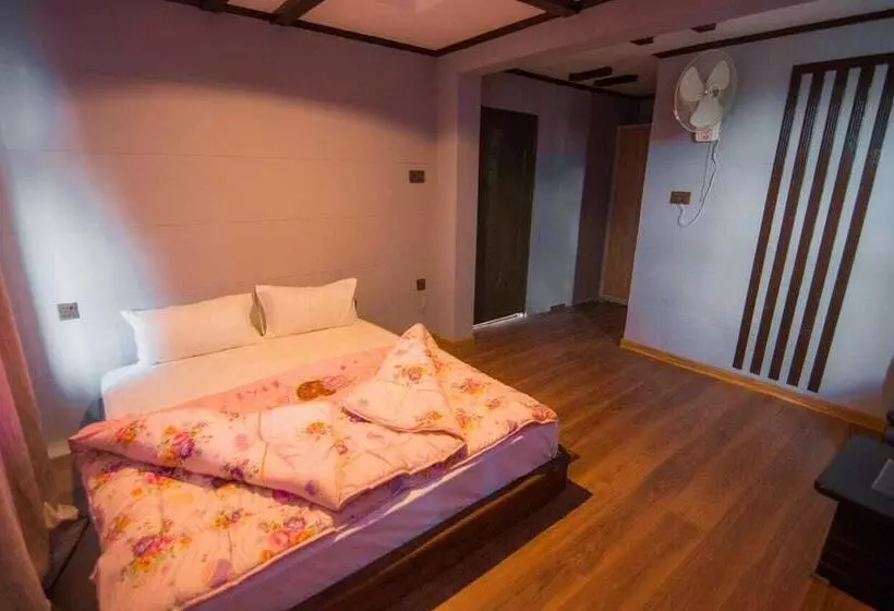 هتل Royal Resort Skardu