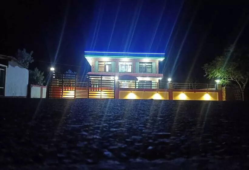 هتل Royal Resort Skardu