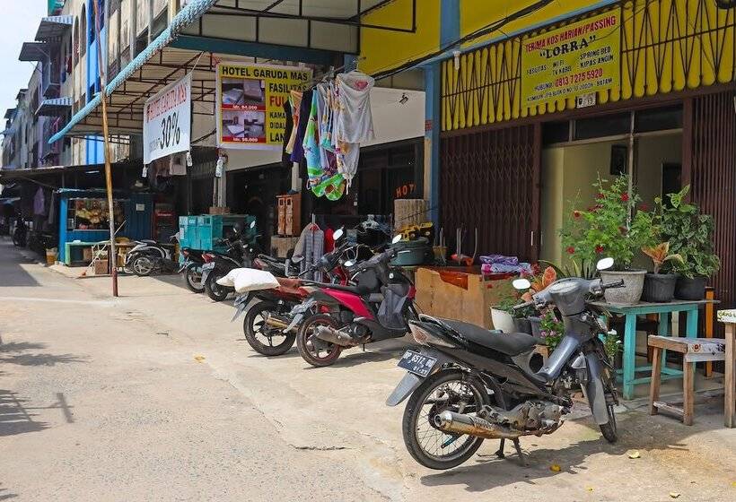 Hotel Spot On 92186 Penginapan Lorranearpasar Oleh Oleh