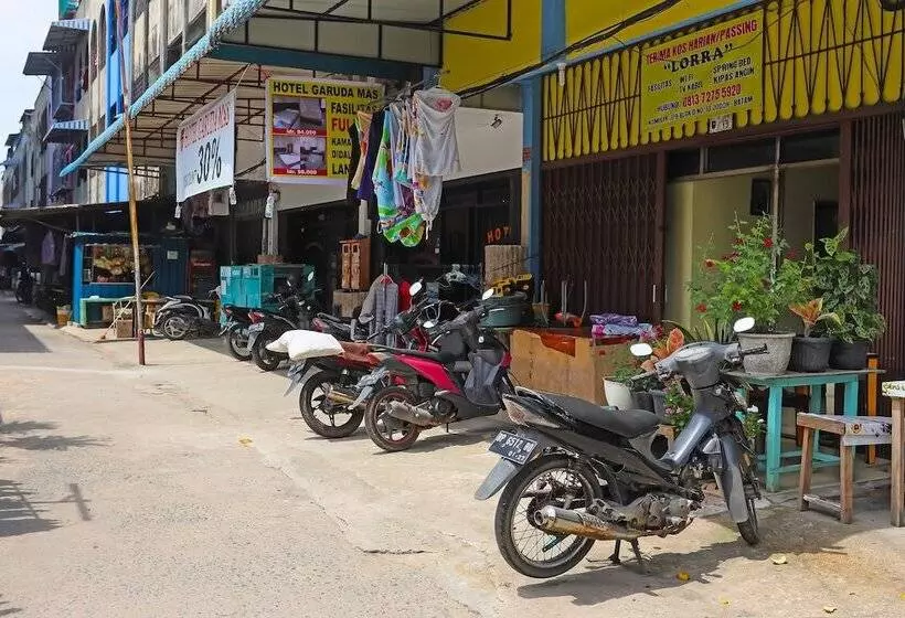 هتل Spot On 92186 Penginapan Lorranearpasar Oleh Oleh