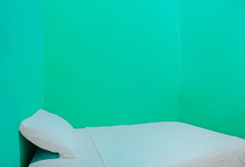 Hotel Spot On 92186 Penginapan Lorranearpasar Oleh Oleh