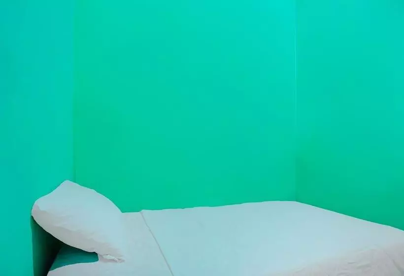 هتل Spot On 92186 Penginapan Lorranearpasar Oleh Oleh