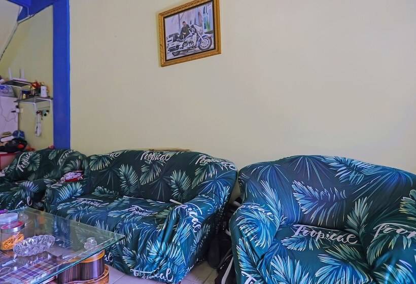 Hotel Spot On 92186 Penginapan Lorranearpasar Oleh Oleh