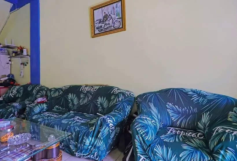 هتل Spot On 92186 Penginapan Lorranearpasar Oleh Oleh