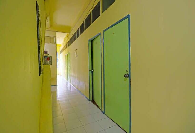 Hotel Spot On 92186 Penginapan Lorranearpasar Oleh Oleh