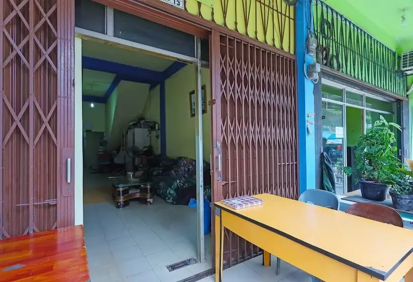 هتل Spot On 92186 Penginapan Lorranearpasar Oleh Oleh