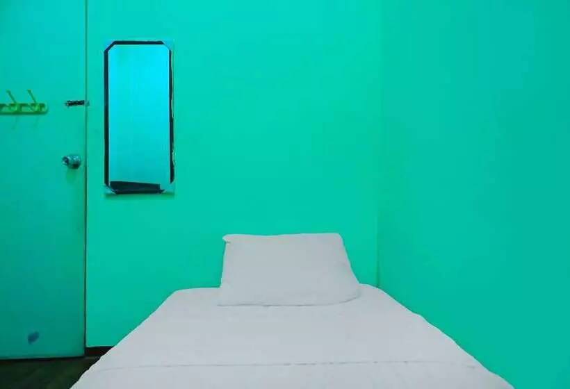 هتل Spot On 92186 Penginapan Lorranearpasar Oleh Oleh