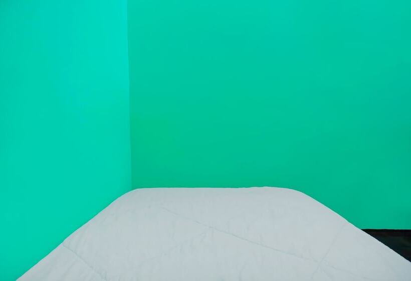 Hotel Spot On 92186 Penginapan Lorranearpasar Oleh Oleh