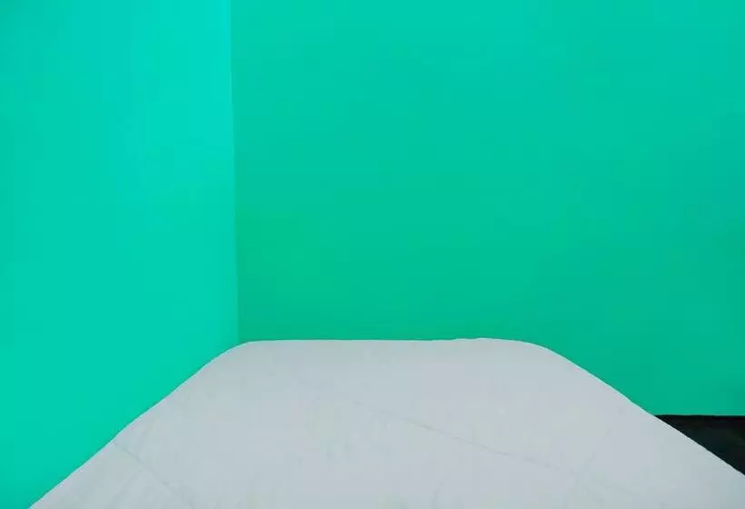 هتل Spot On 92186 Penginapan Lorranearpasar Oleh Oleh