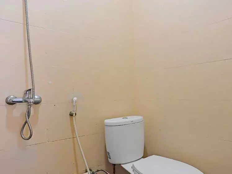 هتل Spot On 92186 Penginapan Lorranearpasar Oleh Oleh