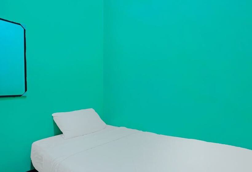 Hotel Spot On 92186 Penginapan Lorranearpasar Oleh Oleh