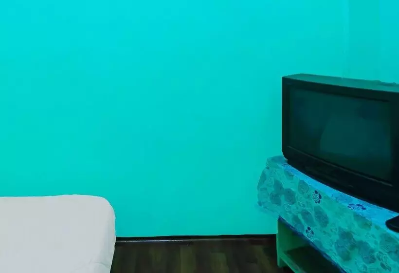 هتل Spot On 92186 Penginapan Lorranearpasar Oleh Oleh