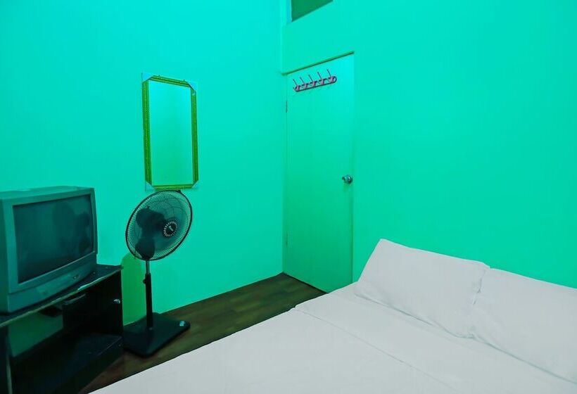 Hotel Spot On 92186 Penginapan Lorranearpasar Oleh Oleh