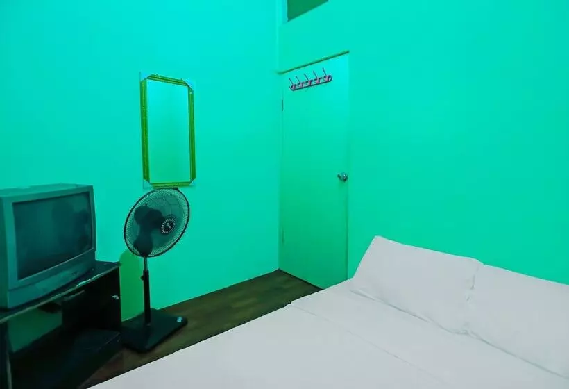 هتل Spot On 92186 Penginapan Lorranearpasar Oleh Oleh