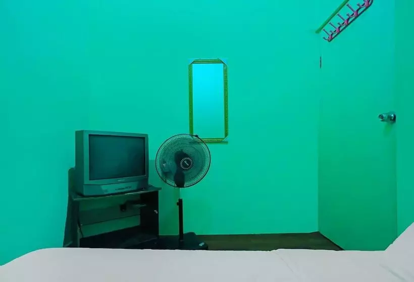 هتل Spot On 92186 Penginapan Lorranearpasar Oleh Oleh