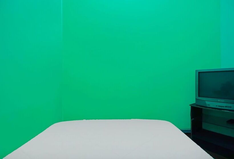 Hotel Spot On 92186 Penginapan Lorranearpasar Oleh Oleh