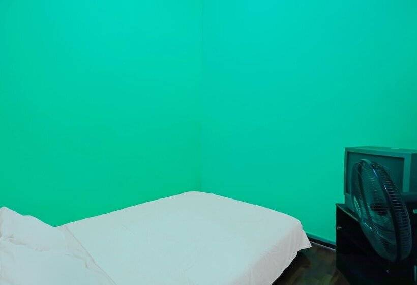 Hotel Spot On 92186 Penginapan Lorranearpasar Oleh Oleh