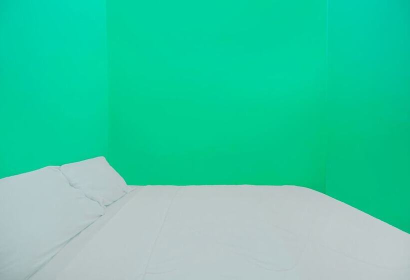 Hotel Spot On 92186 Penginapan Lorranearpasar Oleh Oleh