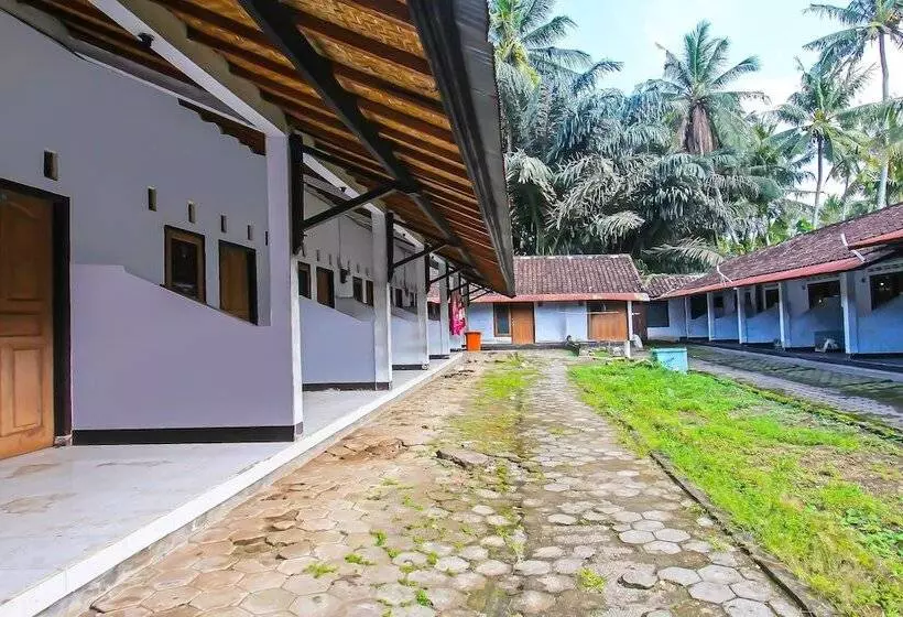 Hotelli Spot On 92507 Sukandi Homestay Near The Semeton Homestay