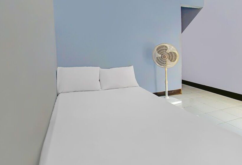 Отель Spot On 92507 Sukandi Homestay Near The Semeton Homestay