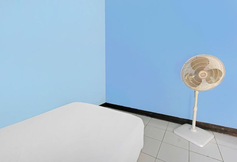 Отель Spot On 92507 Sukandi Homestay Near The Semeton Homestay