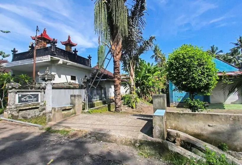 Hotelli Spot On 92507 Sukandi Homestay Near The Semeton Homestay