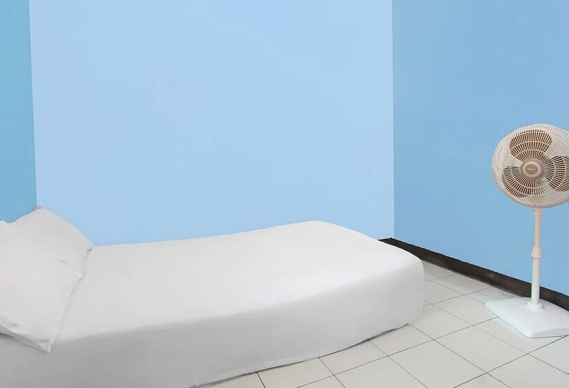 Отель Spot On 92507 Sukandi Homestay Near The Semeton Homestay