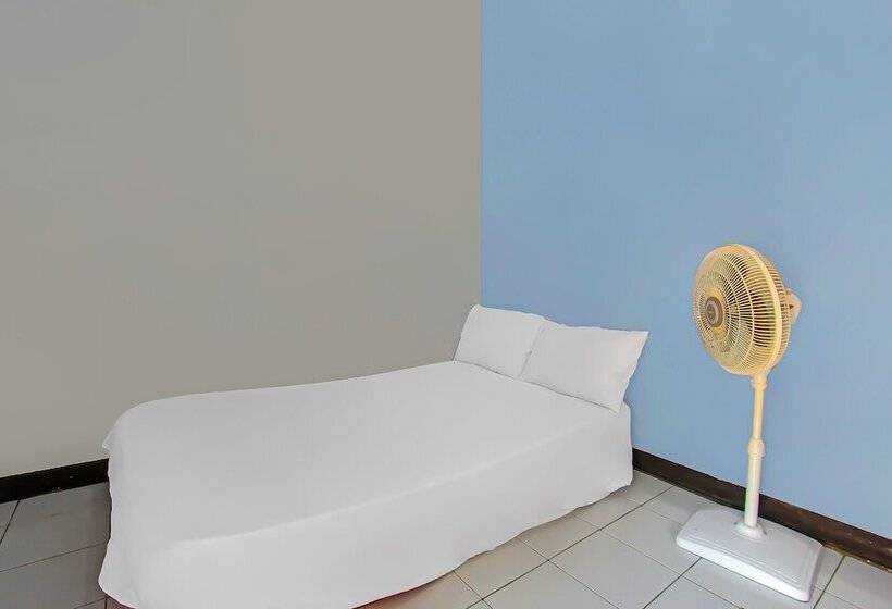 Отель Spot On 92507 Sukandi Homestay Near The Semeton Homestay