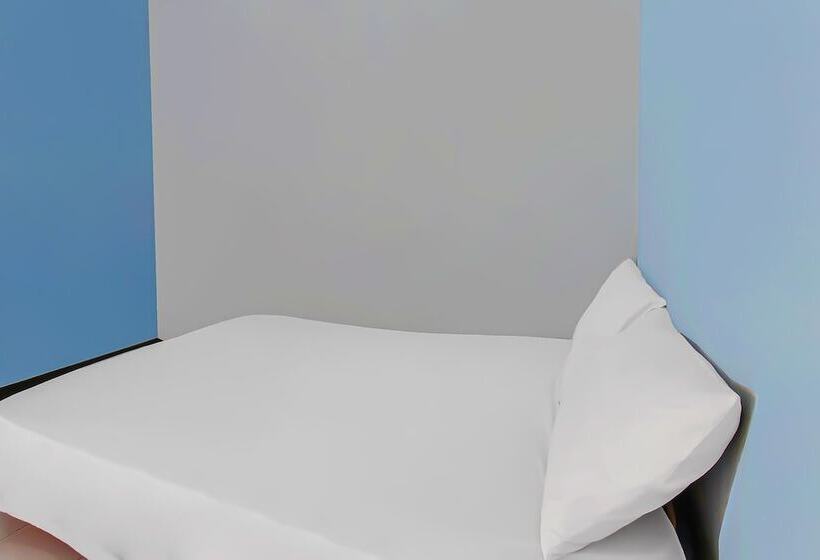 Отель Spot On 92507 Sukandi Homestay Near The Semeton Homestay