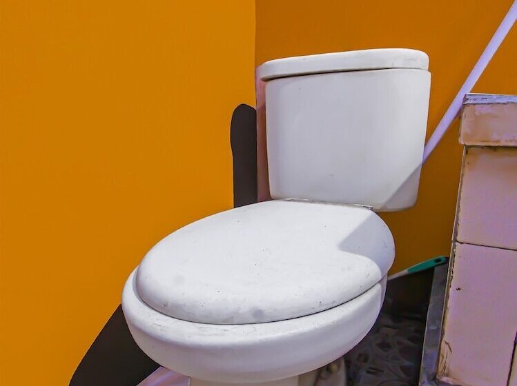 Отель Spot On 92507 Sukandi Homestay Near The Semeton Homestay