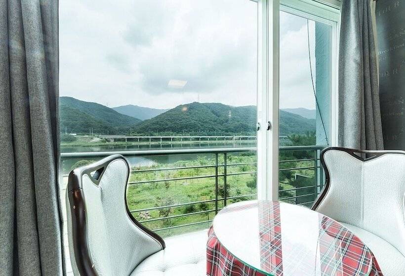 Motel Cheongpyeong Paradise