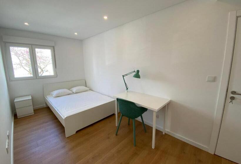 پانسیون Carcavelos Beach Walking Distance Room