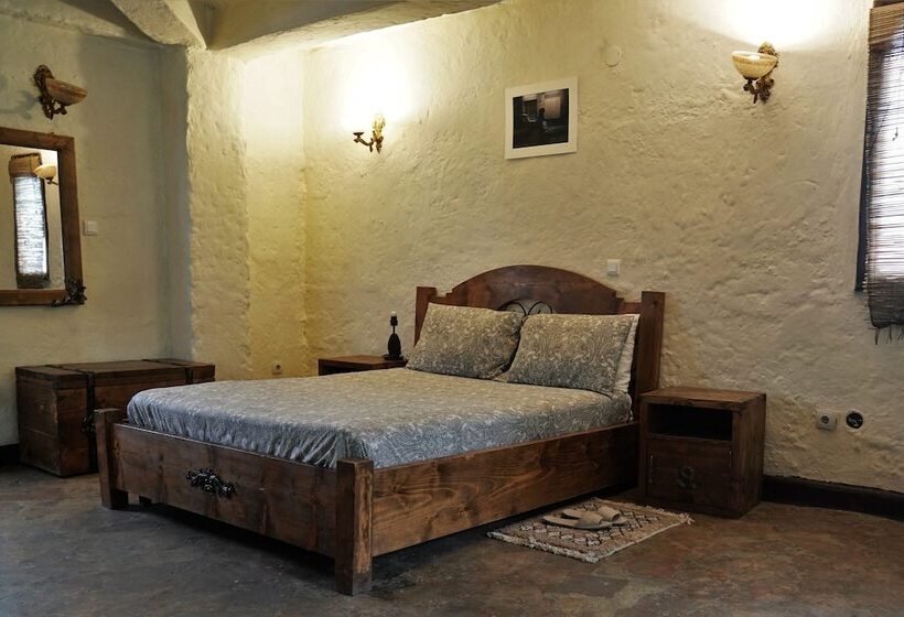 پانسیون Tryst Boutique