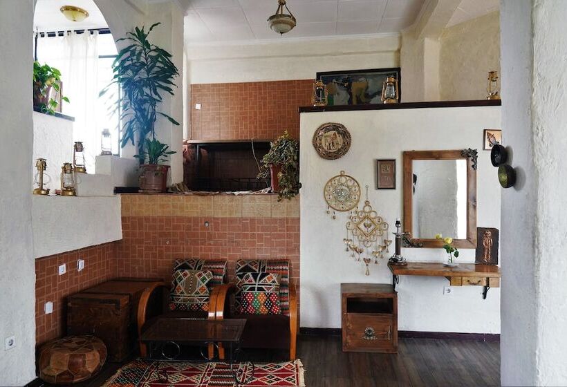 پانسیون Tryst Boutique