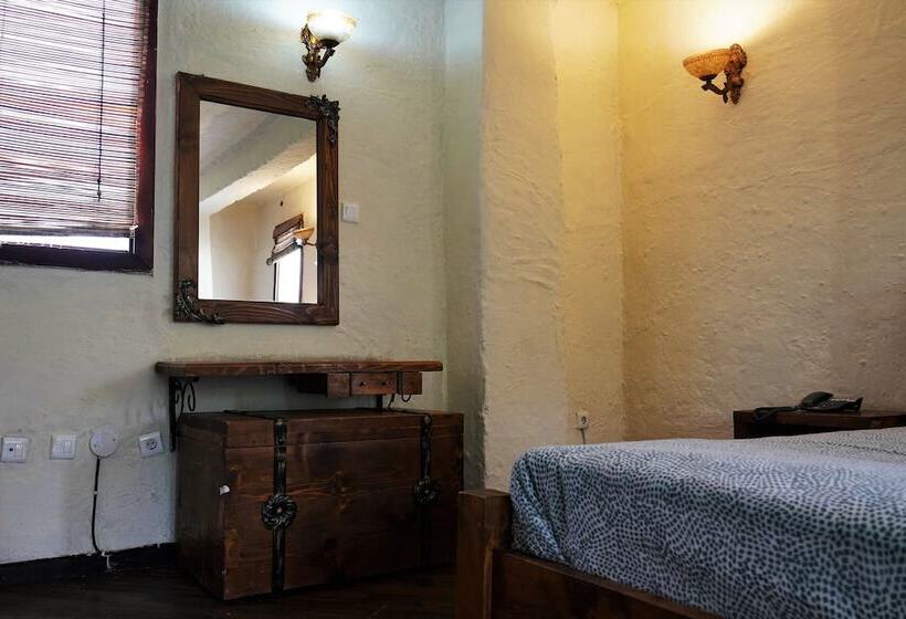 پانسیون Tryst Boutique