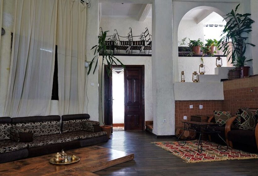 پانسیون Tryst Boutique