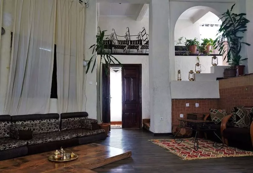 ペンション Tryst Boutique