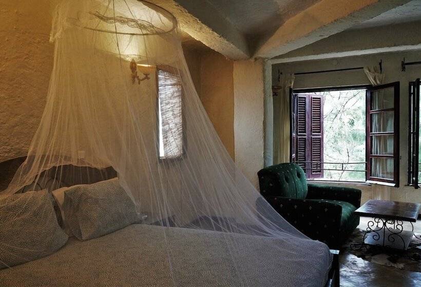 پانسیون Tryst Boutique